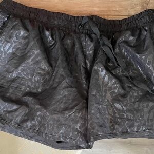 Zyia like new black print shorts